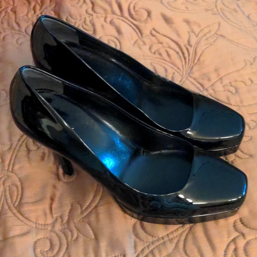 GUCCI Patent Leather Platform Stilletto Heels - Picture 6 of 11